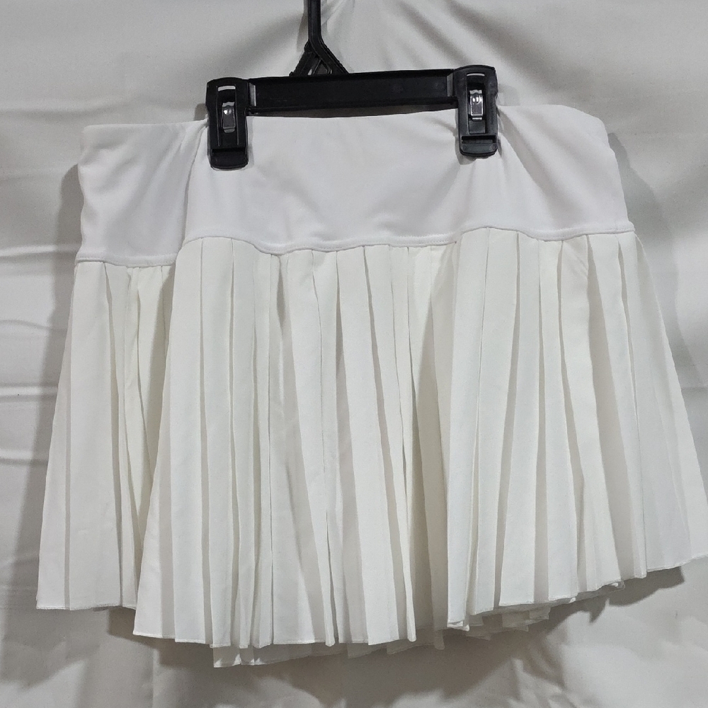 Elegant White Pleated Skirt